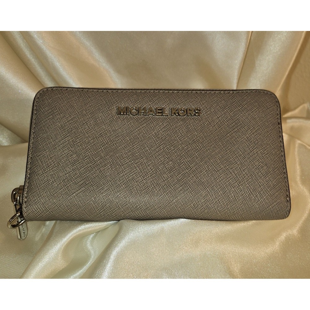 Michael Kors Medium(6.5x3.5) Size Jet Set Travel Continental Leather Wallet/Grey
